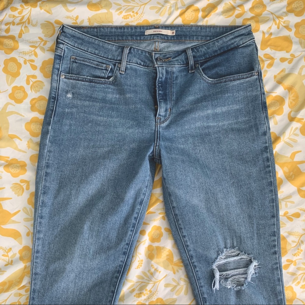 Levi’s 711 Distressed Skinny Jeans